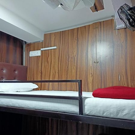 Golden View Dormitory Hotel มุมไบ ภายนอก รูปภาพ