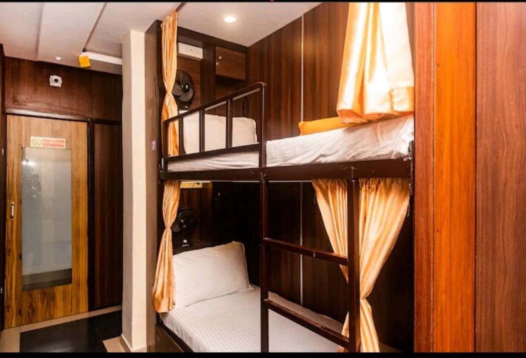 Golden View Dormitory Hotel มุมไบ ภายนอก รูปภาพ