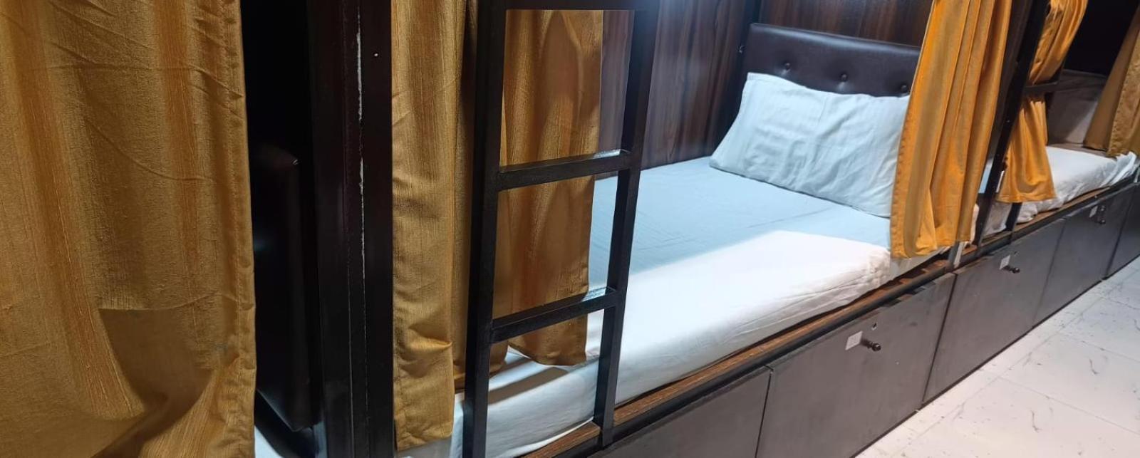 Golden View Dormitory Hotel มุมไบ ภายนอก รูปภาพ