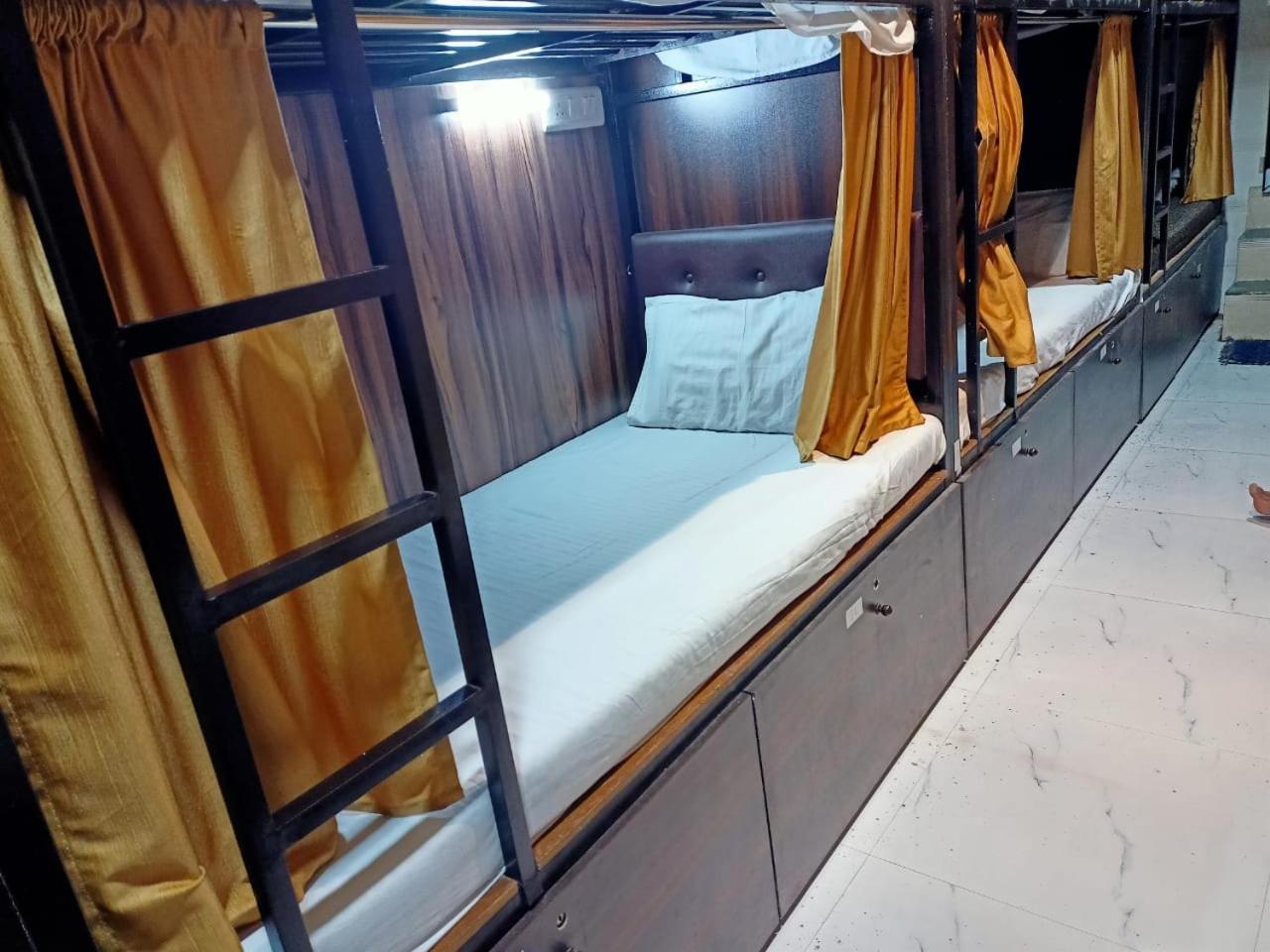 Golden View Dormitory Hotel มุมไบ ภายนอก รูปภาพ