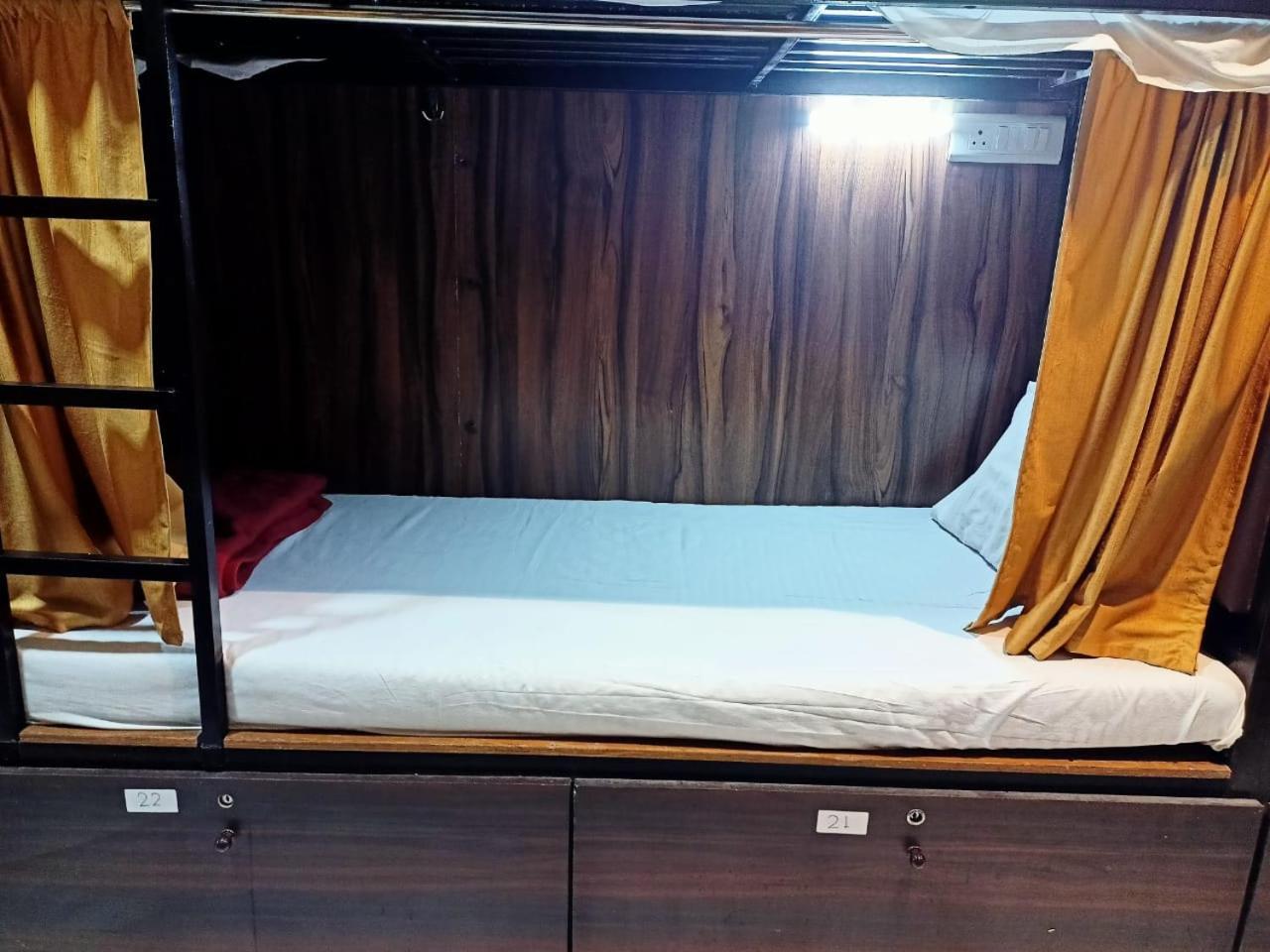 Golden View Dormitory Hotel มุมไบ ภายนอก รูปภาพ