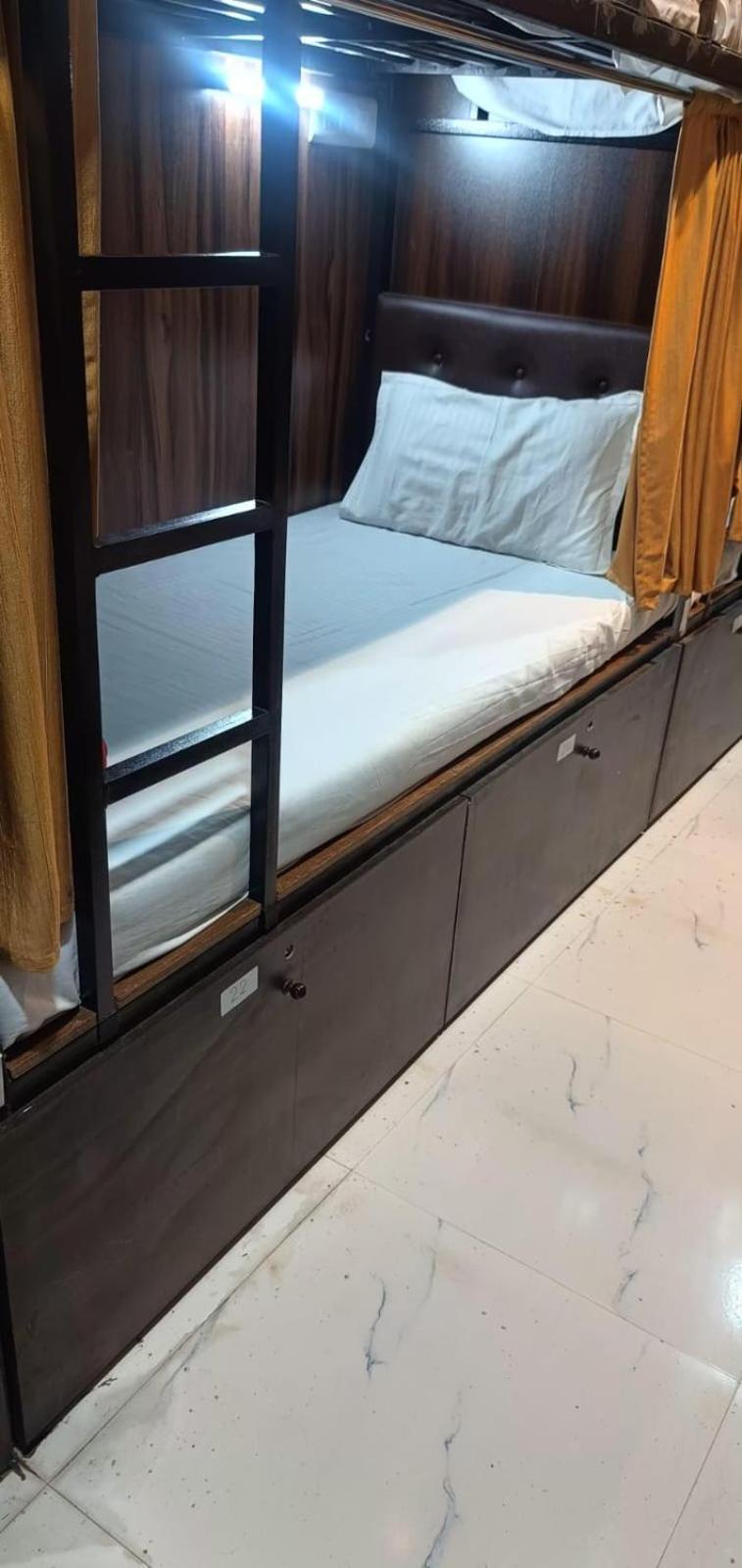 Golden View Dormitory Hotel มุมไบ ภายนอก รูปภาพ