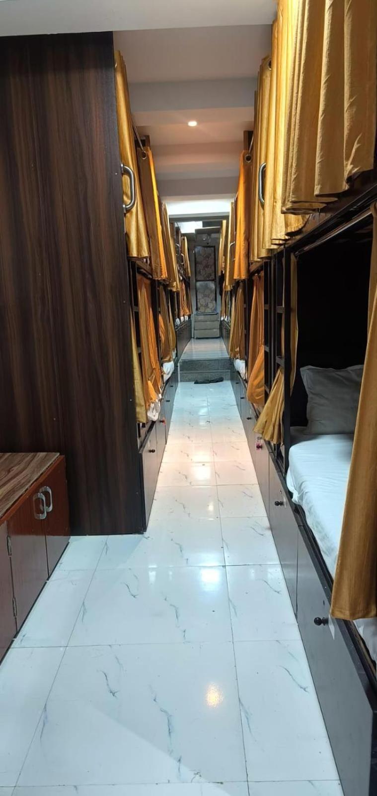 Golden View Dormitory Hotel มุมไบ ภายนอก รูปภาพ